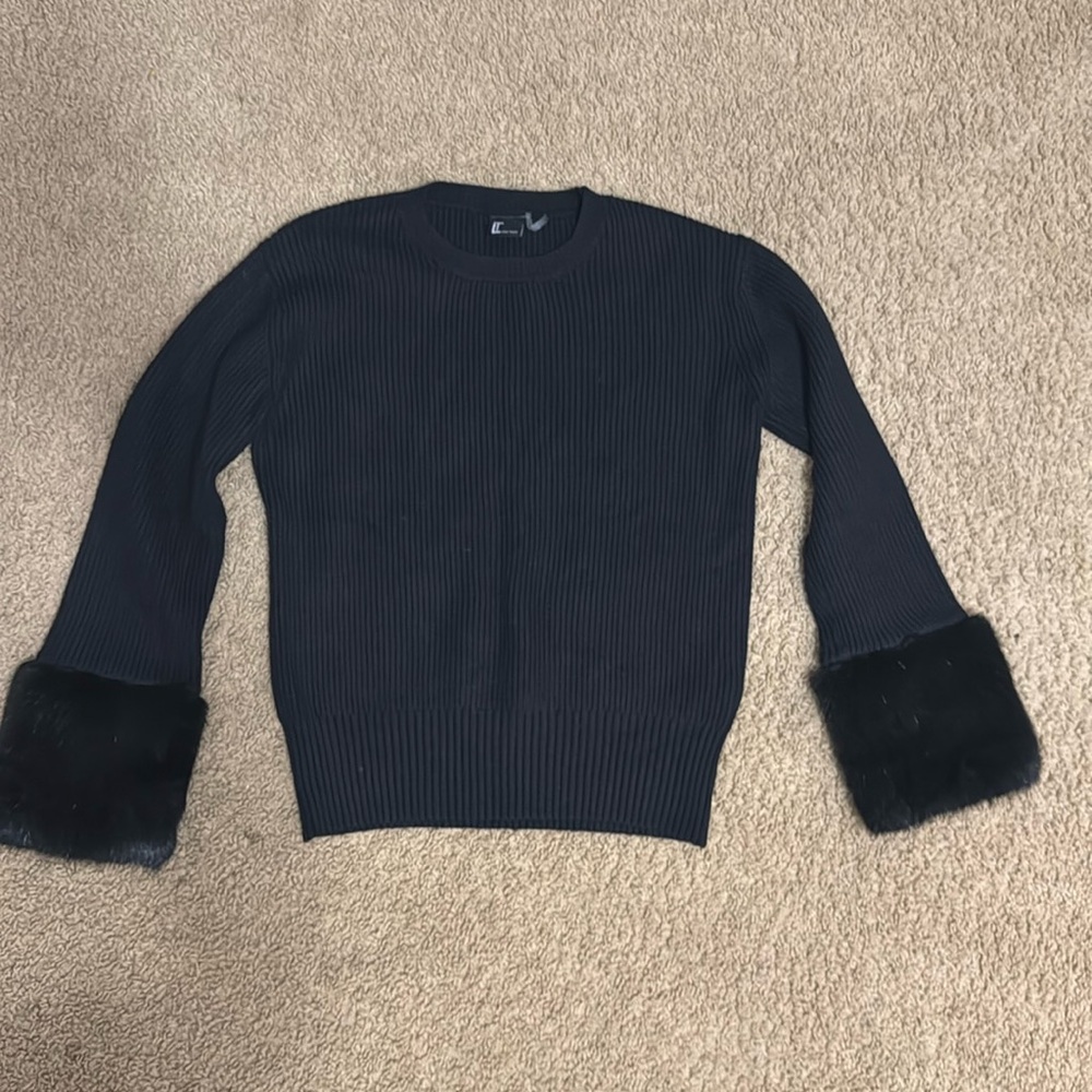 Women Love Token sweater